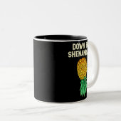 Tasse 2 Couleurs Vers Le Bas Ananas Pour Shenanigans Drôle S (Devant droit)