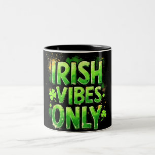 Tasse 2 Couleurs Vibes irlandaises uniquement