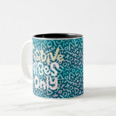Tasse 2 Couleurs Vibes positives uniquement géométriques vertes (Devant gauche)