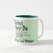 Tasse 2 Couleurs Vieilles tricoteuses (Devant droit)