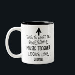 Tasse 2 Couleurs Voici à quoi ressemble un enseignant de musique gé<br><div class="desc">Quel cadeau sur mesure ! La tasse "Voici à quoi ressemble un enseignant de musique génial" est une façon parfaite de montrer de l'appréciation pour le travail acharné, la patience et le dévouement d'un enseignant de musique. C'est une façon humoristique et sincère d'exprimer la gratitude de l'express, et la tasse...</div>