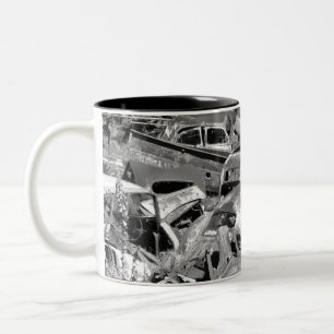 Tasse 2 Couleurs Voitures vintage se précipitant dans une cour de v