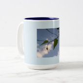 Tasse 2 Couleurs Volage vert dans le ciel bleu profond (Devant gauche)