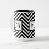 TASSE 2 COULEURS VOTRE MONOGRAMME, CHEVRON NOIR (Devant gauche)