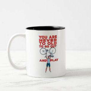 Tasse 2 Couleurs Vous n'êtes jamais trop vieux pour sortir et jouer