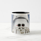 Tasse 2 Couleurs Vue de la navette spatiale cabine d'équipage d'End (Centre)