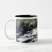 Tasse 2 Couleurs Vue satellite des fuites d'huile 2 (Gauche)