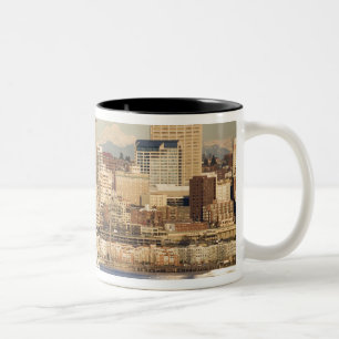 Tasse 2 Couleurs WA, Seattle, ligne d'horizon de Seattle et baie d'