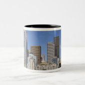 Tasse 2 Couleurs WA, Seattle, Seattle, skyline avec ferry boat (Centre)