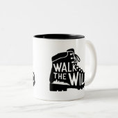 Tasse 2 Couleurs Walk the Wild Hiking Boot Graphic Design (Devant droit)