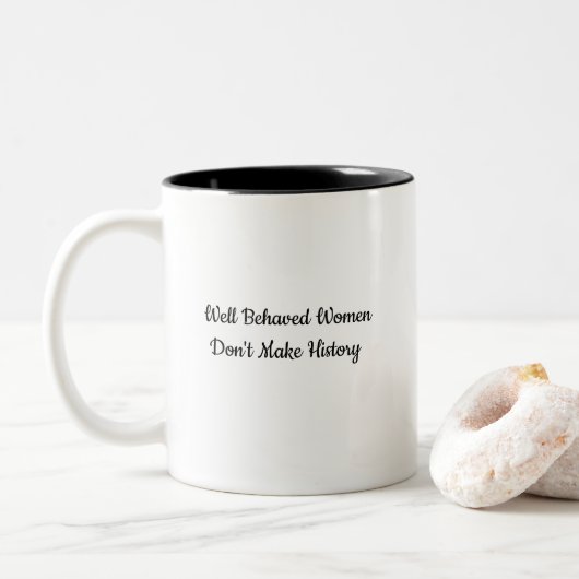 Tasse 2 Couleurs Well Behaved Women Don't Make History Quote (Avec donut)