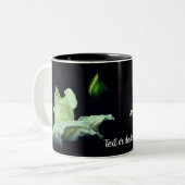 Tasse 2 Couleurs White Rosebud Raindrops Personnalisé (Devant gauche)