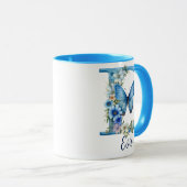 Tasse à café à monogramme fleuri bleu 11 oz (Devant droit)