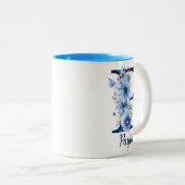 Tasse à café à monogramme fleuri bleu de 11 oz (Devant droit)