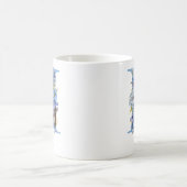 Tasse à café à monogramme floral bleu de 11 oz (Centre)