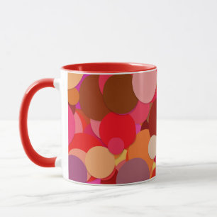 tasse à café avec confettis à point rouge
