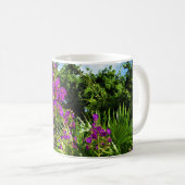 Tasse à café avec des fleurs violettes (Devant droit)
