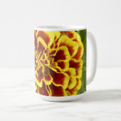 Tasse à café avec image de souci sur elle (Devant droit)
