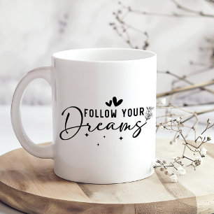 Tasse à café avec l'inscription florale "Suivez vo