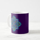 Tasse à café avec mandala bleu, fond violet (Devant gauche)