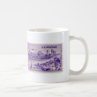 Tasse à café avec un timbre-poste vintage