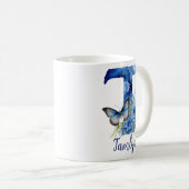 Tasse à café bleu floral monogrammée 11 oz (Devant droit)