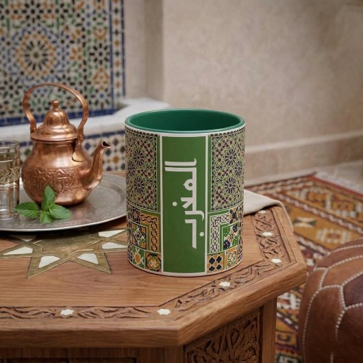 Tasse à café marocaine avec calligraphie arabe