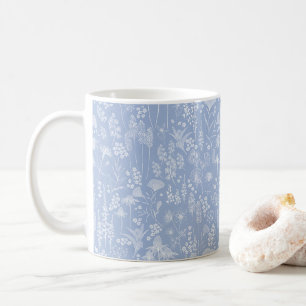 Tasse à café prairie fleurie blanche sur fond bleu