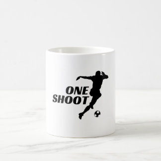 Tasse à café silhouette de football à un tir