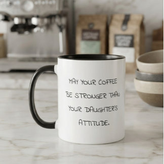 Tasse à café sur l'attitude de la fille (Fille ros