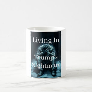 Tasse à café Vivre dans le cauchemar de Trump