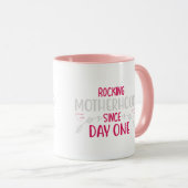 Tasse à deux tons avec typographie mignonne POM MO (Devant droit)