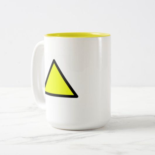 Tasse à deux tons de triangle jaune (Devant gauche)