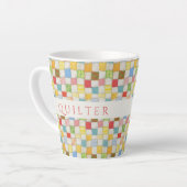TASSE À LATTE CRAZY QUILT + Initiale (Angle gauche)