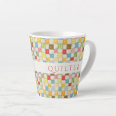TASSE À LATTE CRAZY QUILT + Initiale (Angle droit)
