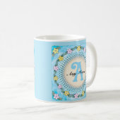 Tasse à monogramme à bordure de fleurs (Devant droit)
