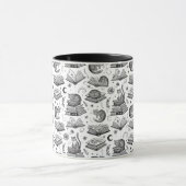 Tasse à motif de chat noir et blanc sur des livres (Centre)