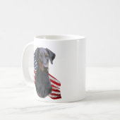 Tasse à oreilles naturelle de noir de pinscher de (Devant gauche)
