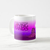 Tasse affectueuse de pourpre des mains du cousin (Devant gauche)