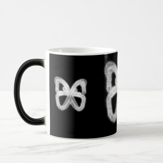 Tasse apparaissante de papillon activée par (Gauche)