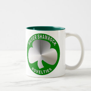 Tasse argentée de nouveautés de shamrock