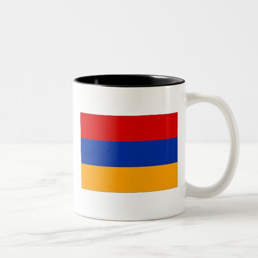 Tasse arménienne de drapeau (Droit)