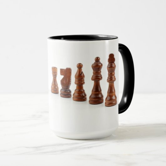 Tasse avec des pièces d'échecs (Devant droit)