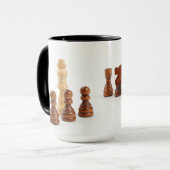 Tasse avec des pièces d'échecs (Devant gauche)