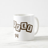 Tasse avec des tuiles de lettres de café (Devant droit)