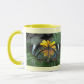 Tasse avec le papillon sur la fleur jaune (Gauche)