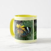 Tasse avec le papillon sur la fleur jaune (Devant gauche)