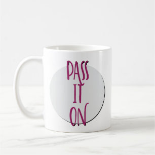 Tasse avec le slogan de récupération Pass It On