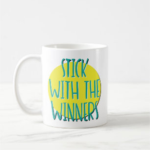 Tasse avec le slogan de rétablissement « Restez av