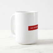 Tasse avec logo de boîte rouge Built Different (Devant gauche)
